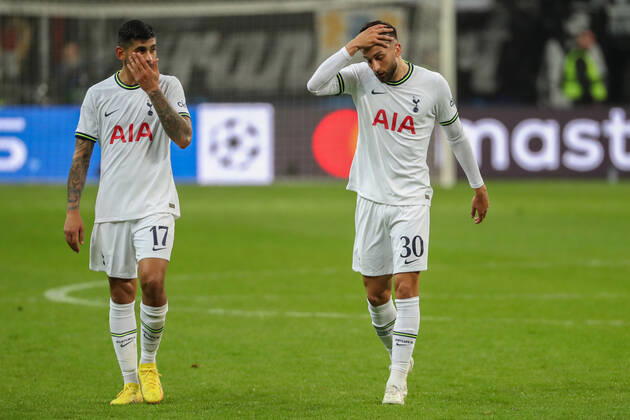 xMHx Champions League Eintracht Frankfurt Tottenham Hotspur on 04 10 2022 at Deutsche Bank Park in Frankfurt Cristian Romero Tottenham 17 and Rodrigo Bentancur Tottenham 30 are dissatisfied, disappointed, disappointed, depressed MH