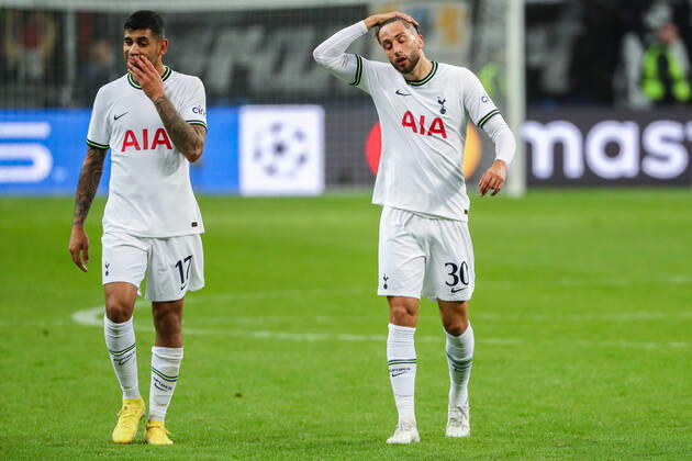 xMHx Champions League Eintracht Frankfurt Tottenham Hotspur on 04 10 2022 at Deutsche Bank Park in Frankfurt Cristian Romero Tottenham 17 and Rodrigo Bentancur Tottenham 30 are dissatisfied, disappointed, disappointed, depressed MH