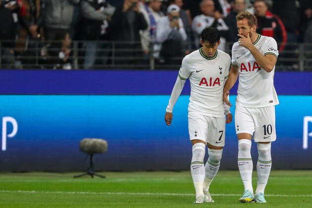 xMHx Champions League Eintracht Frankfurt Tottenham Hotspur on 04 10 2022 at Deutsche Bank Park in Frankfurt Harry Kane Tottenham 10 in conversation with Heung Min Son Tottenham 7 MH