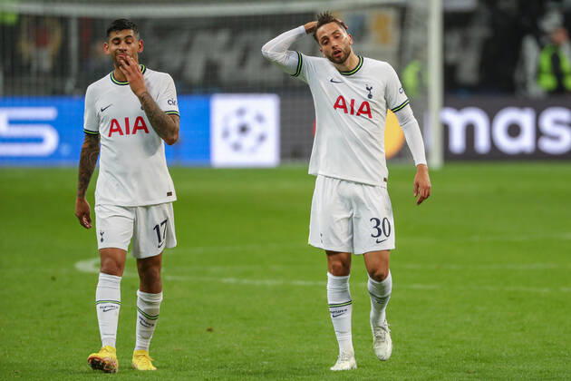 xMHx Champions League Eintracht Frankfurt Tottenham Hotspur on 04 10 2022 at Deutsche Bank Park in Frankfurt Cristian Romero Tottenham 17 and Rodrigo Bentancur Tottenham 30 are dissatisfied, disappointed, disappointed, depressed MH