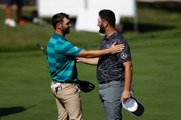 October 6, 2022, MADRID, MADRID, SPAIN: Adri Arnaus of Spain saludates to Jon Rahm in action during the Acciona Open Espana 2022 celebrated at Club de Campo de Madrid on October 06, 2022, in Madrid, Spain. MADRID SPAIN - ZUMAa181 20221006_zaa_a181_061 Copyright: xOscarxJ.xBarrosox