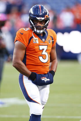 DENVER, CO - OCTOBER 06: Denver Broncos Quarterback Russell Wilson (3) during an NFL, American Football Herren, USA game between the Indianapolis Colts and the Denver Broncos on October 06, 2022 at Empower Field at Mile High in Denver CO. (Photo by Jeffrey Brown Icon Sportswire) NFL: OCT 06 Colts at Broncos Icon100622050