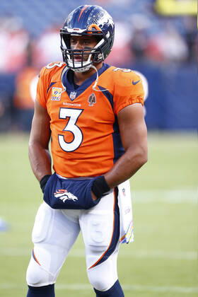 DENVER, CO - OCTOBER 06: Denver Broncos Quarterback Russell Wilson (3) during an NFL, American Football Herren, USA game between the Indianapolis Colts and the Denver Broncos on October 06, 2022 at Empower Field at Mile High in Denver CO. (Photo by Jeffrey Brown Icon Sportswire) NFL: OCT 06 Colts at Broncos Icon100622051