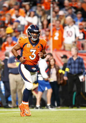 DENVER, CO - OCTOBER 06: Denver Broncos Quarterback Russell Wilson (3) runs onto the field during an NFL, American Football Herren, USA game between the Indianapolis Colts and the Denver Broncos on October 06, 2022 at Empower Field at Mile High in Denver CO. (Photo by Jeffrey Brown Icon Sportswire) NFL: OCT 06 Colts at Broncos Icon100622081