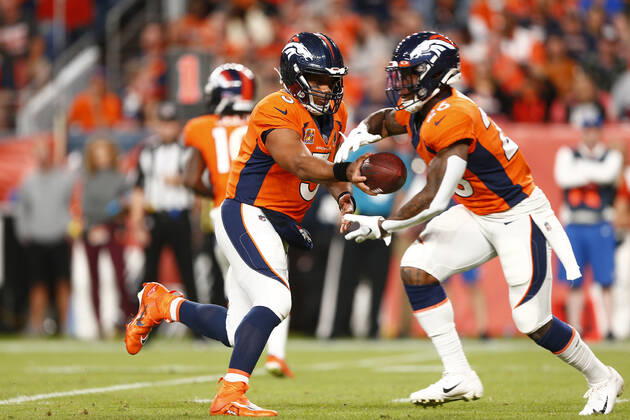 DENVER, CO - OCTOBER 06: Denver Broncos Quarterback Russell Wilson (3) hands off to Denver Broncos Running Back Mike Boone (26) during an NFL, American Football Herren, USA game between the Indianapolis Colts and the Denver Broncos on October 06, 2022 at Empower Field at Mile High in Denver CO. (Photo by Jeffrey Brown Icon Sportswire) NFL: OCT 06 Colts at Broncos Icon100622082