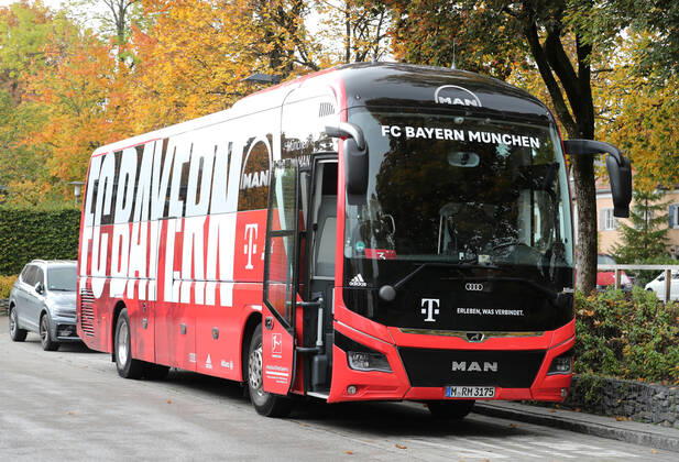 Munich, Germany 11 October 2022 football, men, season 2022 2023, FC Bayern Munich, Säbener Strasse, training ground, training, final training team bus, team bus, FC Bayern Munich, MAN