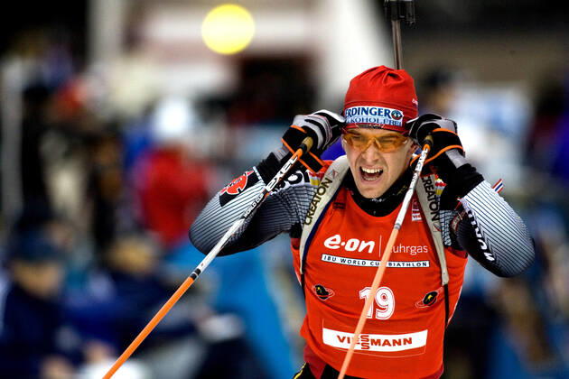ÖSTERSUND 20061130 Biathlon World Cup in Östersund Mens 20 km freestyle Germanys No. 19 Michael Greis on his way out of the ski stadium Greis finished in 3rd place ÖSTERSUND SWEDEN SKI BIKE x10050x  Copyright: xPONTUSxLUNDAHL TTx SKIDSKYTTE VC ÖSTERSUND
