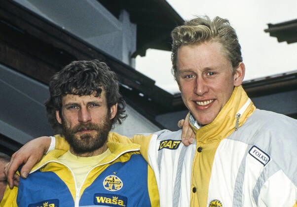 OBERSTDORF 1987 02 11 The Swedish cross-country skiers Thomas Wassberg and Gunde Svan in connection with a press meeting at the WC in cross-country skiing in Oberstdorf, West Germany, 11 February 1987. Wassberg took medals in all distances, gold in the 30 km classic and in the mens relay and silver in the 15 km classic and 50 km freestyle Oberstdorf Germany x1001x  Copyright: xJanxCollsiöö TTx SKID-VM 1987 WASSBERG SVAN