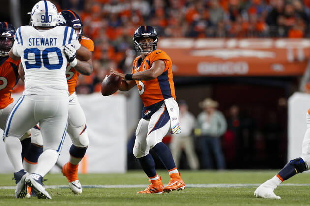 DENVER, CO - OCTOBER 06: Denver Broncos quarterback Russell Wilson (3) looks for an open receiver during an NFL, American Football Herren, USA game between the Indianapolis Colts and the Denver Broncos at Empower Field at Mile High on October 06, 2022 in Denver, Colorado. (Photo by Brandon Sloter Icon Sportswire) NFL: OCT 06 Colts at Broncos Icon221006136