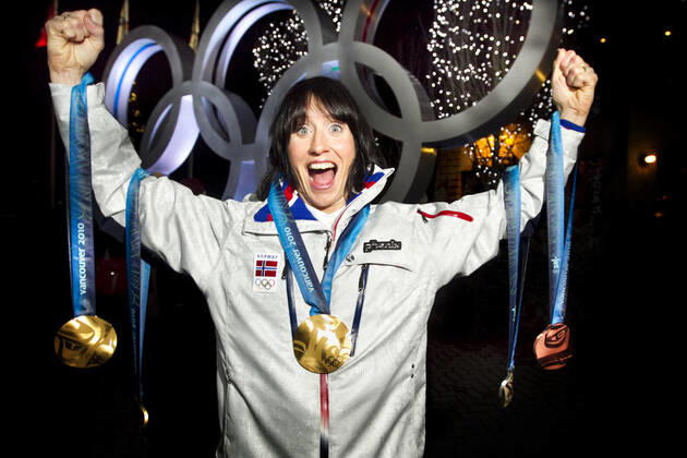 VANCOUVER, WHISTLER, CANADA 20100228 Marit Bjorgen with all the medals she won in cross country skiing in Whistler Olympic Park during the Olympics in Vancouver 2010 Three gold relay, skiathlon, Team Sprint , a silver in the 30 km and a bronze in the 10 km VANCOUVER, WHISTLER CANADA x10550x, Copyright: xJunge,xHeikox OS 2010