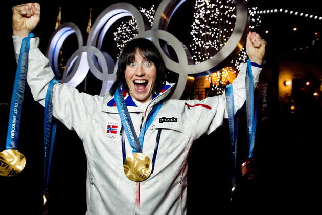 VANCOUVER, WHISTLER, CANADA 20100228 Marit Bjorgen with all the medals she won in cross country skiing in Whistler Olympic Park during the Olympics in Vancouver 2010 Three gold relay, skiathlon, Team Sprint , a silver in the 30 km and a bronze in the 10 km VANCOUVER, WHISTLER CANADA x10550x, Copyright: xJunge,xHeikox OS 2010