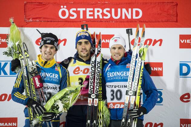 ÖSTERSUND 2013 11 30 From left Swedens Fredrik Lindström, second, Frances Martin Fourcade, winner, USAs Tim Burke, third, celebrate on the podium after the mens 10-kilometre sprint at the World Cup biathlon in Östersund, Sweden x10050x  Copyright: xPONTUSxLUNDAHLx xTTx SKIDSKYTTE VC ÖSTERSUND