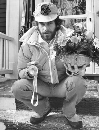 ARCHIVE CA 1980 02 17 Swedens Thomas Wassberg with gold medal and flowers after winning the mens 15 km cross-country skiing event at the Olympics in Lake Placid probably 17th February 1980 Photo Svenskt Pressfoto TT Code 20360 Lake Placid USA x20360x  Copyright: xSvPx xTTx x OS LAKE PLACID 1980 WASSBERG