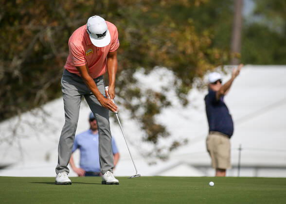 HOUSTON, TX - NOVEMBER 11: James Hahn (USA) hits his putt on 10 during Round 2 of the Cadence Bank Houston Open at Memorial Park Golf Course on November 11, 2022 in Houston, Texas. (Photo by Leslie Plaza Johnson Icon Sportswire) GOLF: NOV 11 PGA, Golf Herren Cadence Bank Houston Open Icon2211110052