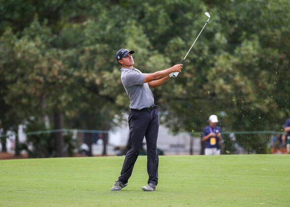 HOUSTON, TX - NOVEMBER 11: Joseph Bramlett (USA) watches his approach shot on 10 during Round 2 of the Cadence Bank Houston Open at Memorial Park Golf Course on November 11, 2022 in Houston, Texas. (Photo by Leslie Plaza Johnson Icon Sportswire) GOLF: NOV 11 PGA, Golf Herren Cadence Bank Houston Open Icon2211110412
