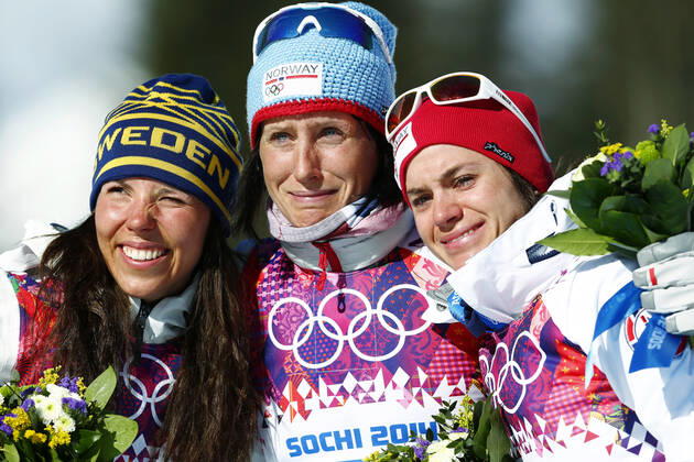SOTSJI, RUSSIA 20140208 Swedish athlete Charlotte Kalla left and Norwegian athletes Marit Bjorgen and Heidi Weng cry during the flower ceremony after winning the womens cross country skiing skiathlon competition in the Sochi 2014 Winter Olympics, Sochi, Russia, in the Laura Cross country Ski Biathlon Center, 8 th of February 2014 SOTJI RUSSIA x10550x  Copyright: xJunge,xHeikox OS SOTJI 2014 SKIATHLON DAMER