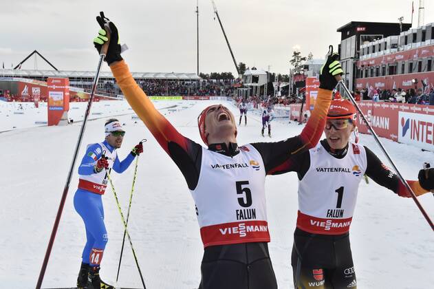 FALUN 20150220 Germanys Johannes Rydzek wins after the mens 10km pursuit start during the Nordic Combined Ski Championships in Falun.Behind him Alessandro Pittin from Italy, and Eric Frenzel, Germany, who finished fourth.Photo Anders Wiklund TT kod 10040 FALUN SVERIGE x10040x  Copyright: xANDERSxWIKLUNDx xTTx SKID-VM 2015 NORDISK KOMBINATION