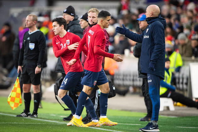 Norway v Finland, football friendly, Oslo, Norway Oslo, Norway. 20th, November 2022. Hugo Vetlesen (24) of Norway replaces Mohamed Elyounoussi (11) during the football friendly match between Norway and Finland at Ullevaal Stadion in Oslo. Oslo Norway Copyright: xGonzalesxPhoto Jan-ErikxEriksenx