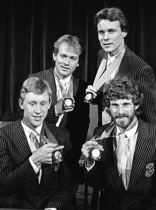 ARCHIVE 1984 02 16 Swedish relay champions Jan Ottosson, Benny Kohlberg, Gunde Svan and Thomas Wassberg show off their gold medals after the medal ceremony following their victory in the mens cross-country skiing relay at the Olympic Winter Games in Sarajevo, Yugoslavia 16th February 1984 Sarajevo Bosnia Herzegovina x1001x  Copyright: xJanxCollsiööx xTTx x SARAJEVO-OS-SKIDSTAFETT