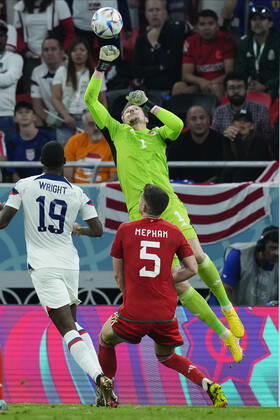USA v Wales: Group B - FIFA World Cup, WM, Weltmeisterschaft, Fussball Qatar 2022 Wayne Hennessey Goalkeeper of Wales and Nottingham Forest makes a save during the FIFA World Cup Qatar 2022 Group B match between USA and Wales at Ahmad Bin Ali Stadium on November 21, 2022 in Doha, Qatar. Doha Qatar Copyright: xJosexBretonx originalFilename:breton-usavwale221121_npqNu