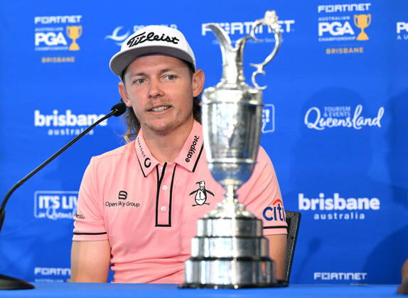 PGA, Golf Herren CHAMPIONSHIP PRESSERS, Cameron Smith is seen with the British Open trophy during a press conference, PK, Pressekonferenz ahead of the 2022 Australian PGA Championship, at Royal Queensland Golf Club in Brisbane, Tuesday, November 22, 2022. ( NO ARCHIVING, EDITORIAL USE ONLY, NO USE IN BOOKS WITHOUT CONSENT BRISBANE QUEENSLAND AUSTRALIA Copyright: xDARRENxENGLANDx 20221122001733434361