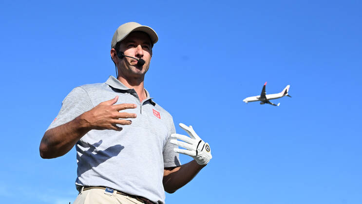 PGA, Golf Herren CHAMPIONSHIP PRESSERS, Adam Scott is seen during a coaching clinic for junior golfers ahead of the 2022 Australian PGA Championship, at Royal Queensland Golf Club in Brisbane, Tuesday, November 22, 2022. ( NO ARCHIVING, EDITORIAL USE ONLY, NO USE IN BOOKS WITHOUT CONSENT BRISBANE QUEENSLAND AUSTRALIA  Copyright: xDARRENxENGLANDx 20221122001733543177