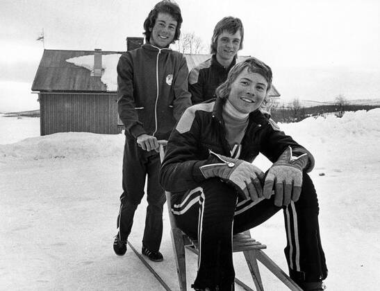 Tärnaby 1974 02 28 Ingemar Stenmark, 17 years old from Tärnaby, showed at the World Cup in Voss in Norway on Saturday that he definitely belongs to the world elite in giant slalom The picture shows Ingemar TV together with his club mates at home in Tärnaby, Stig Strand and Thomas Ringbrant sitting These three make up the worlds best village team DN has visited the trio in their home environment Tärnaby Sweden x27x  Copyright: xLennartxIsaksson DN TTx ALPINT TÄRNABY