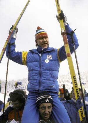 ARCHIVE 1984 02 13 Swedish cross-country skier Gunde Svan cheers after winning the 15 KM ski race at the Olympic Winter Games in Sarajevo, Yugoslavia, 13th February 1984 Sarajevo Yugoslavia x57x  Copyright: xErichxSteringx xTTx x OS SARAJEVO 1984 15 KM HERRAR