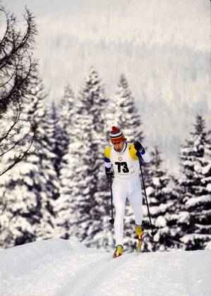 ARCHIVE 1984 02 13 Swedish cross-country skier Gunde Svan in action on his way to the gold medal in the 15 KM ski race at the Olympic Winter Games in Sarajevo, Yugoslavia, 13th February 1984 Sarajevo Yugoslavia x57x  Copyright: xErichxSteringx xTTx x OS SARAJEVO 1984 15 KM HERRAR