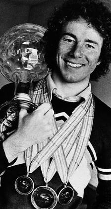 SVD OUT 19760402 Ingemar Stenmark shows off his prizes from this years World Cup STOCKHOLM SWEDEN x51x  Copyright: xOLLExSEIJBOLDx STENMARK 1976