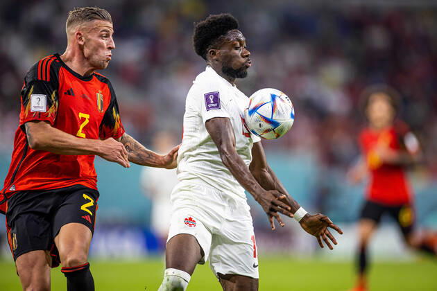 23.11.2022 DOHA, KATAR, AHMAD BIN ALI STADIUM, PILKA NOZNA MISTRZOSTWA SWIATA W PILCE NOZNEJ KATAR 2022 ( FIFA World Cup, WM, Weltmeisterschaft, Fussball QATAR 2022 ) MECZ BELGIA - KANADA GAME BELGIUM - CANADA NZ ALPHONSO DAVIS TOBY ALDERWEIRELD FOTO LUKASZ SKWIOT CYFRASPORT NEWSPIX.PL --- Newspix.pl 20221123CSLS188