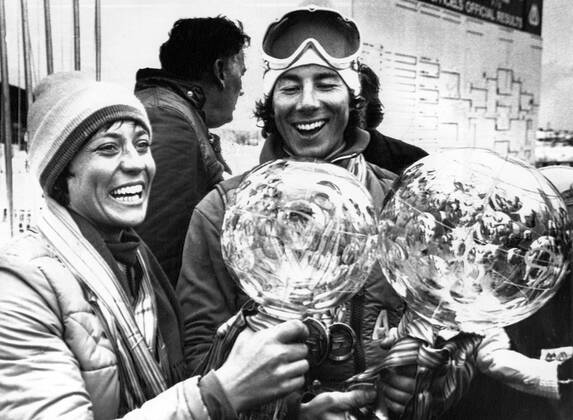 MONT S T ANNE, CANADA 19760321 Ingemar Stenmark and Rosi Mittermaier the giants of the alpine skiing world this winter In Mont St Anne, Canada they got the final proof of that truth, the reward for the victories in the World Cup MOUNT ST ANNE CANADA ALPINT x417x  Copyright: xHASSExPERSSONx STENMARK 1976