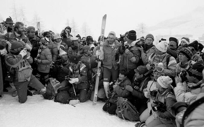 Sestriere 198601 Alpine acrobat Ingemar Stenmark makes his way through the media Sestriere Italy x4x  Copyright: xTORBJÖRNxANDERSSONx xXPx xTTx INGEMAR STENMARK