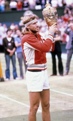 AFTONBLADET OUT LONDON 19800705 Björn Borg lifts Wimbledon trophy for the fifth year in a row Borg defeated John McEnroe 3 2 in the final STOCKHOLM SWEDEN PB KOD 14 x14x  Copyright: xJACOBxFORSELLx BORG WIMBLEDON 1980