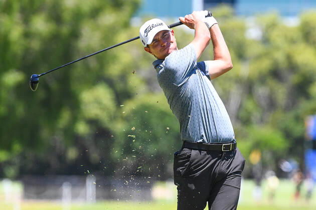 Sport Bilder des Tages GOLF AUSTRALIAN PGA, Golf Herren Jason Scrivener plays a shot during Day 2 of the 2022 Fortinet Australian PGA Championship at the Royal Queensland Golf Club in Brisbane, Friday, November 25, 2022. ( NO ARCHIVING, EDITORIAL USE ONLY, NO USE IN BOOKS WITHOUT CONSENT BRISBANE QUEENSLAND AUSTRALIA  Copyright: xJONOxSEARLEx 20221125001734849660