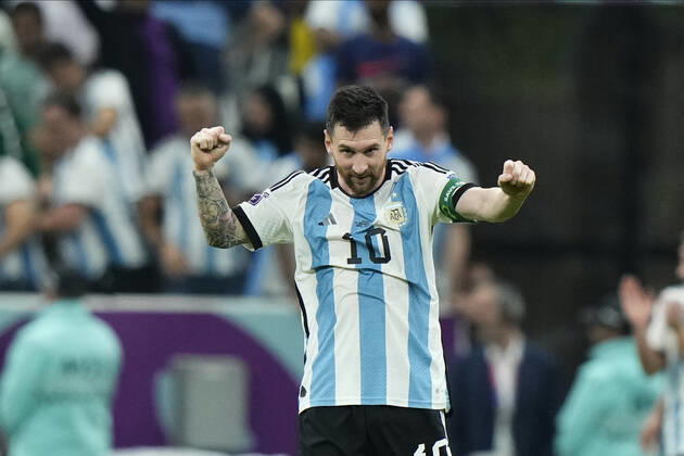 Argentina v Mexico: Group C - FIFA World Cup, WM, Weltmeisterschaft, Fussball Qatar 2022 Lionel Messi right winger of Argentina and Paris Saint-Germain celebrates victory after the FIFA World Cup Qatar 2022 Group C match between Argentina and Mexico at Lusail Stadium on November 26, 2022 in Lusail City, Qatar. Lusail City Qatar  Copyright: xJosexBretonx originalFilename:breton-argentin221126_npIng.jpg