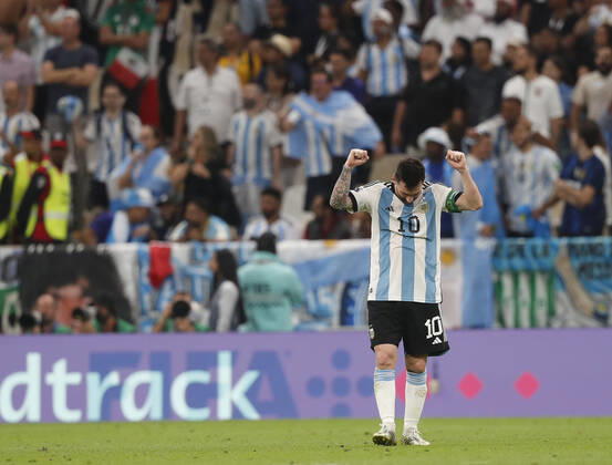 Argentina v Mexico 2022 FIFA World Cup, WM, Weltmeisterschaft, Fussball Lionel Messi of Argentina celebrates at full time during the 2022 FIFA World Cup Group C match at Lusail Stadium, Lusail Content Not Available For UK Newspapers Copyright: xPaulxChestertonx FIL-17646-0184 UK Newspapers OUT