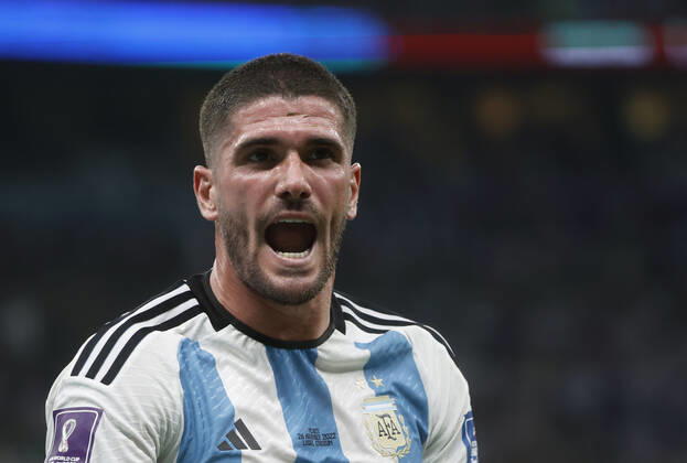 Rodrigo De Paul of Argentina celebrates a goal by Enzo Fernandez during a FIFA World Cup, WM, Weltmeisterschaft, Fussball soccer match of the group phase between Argentina and Mexico at Lusail stadium in Lusail, Qatar 25 November 2022. World Cup 2022: Argentina vs. Mexico !ACHTUNG: NUR REDAKTIONELLE NUTZUNG!  Copyright: xJuanxIgnacioxRoncoronix GR6335 20221126-d57ac42bae265e2818a33b08aa309208c1d85ebc