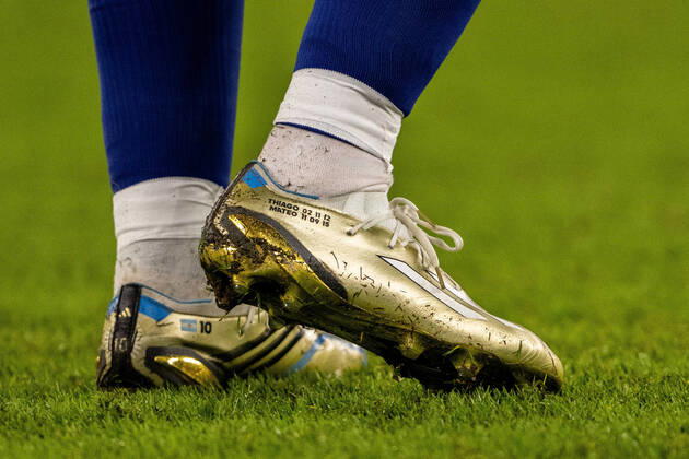 221130 Detailed view of the golden boots of Lionel Messi of Argentina during the FIFA World Cup 2022 football match between Poland and Argentina on November 30, 2022 in Doha Photo Joel Marklund BILDBYRAN code JM JM0396 bbeng football football soccer fotball vm fotbols vm fotbols vm fotbols vm 2022 fifa world cup 2022 poland poland argentina shoes soccer shoes gold shoes,  Copyright: JOELxMARKLUND BB221130JM181