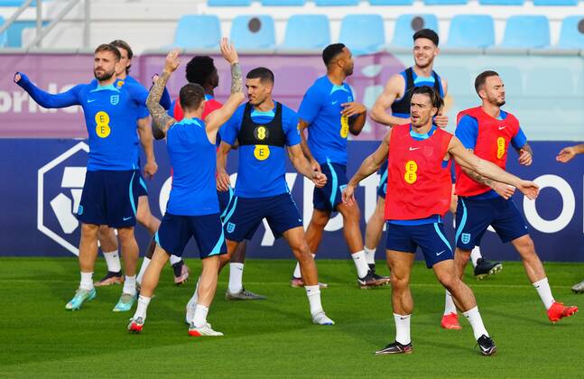 Mandatory Credit: Photo by Javier Garcia Shutterstock (13643375aq) Jack Grealish of England during training England Training, FIFA World Cup, WM, Weltmeisterschaft, Fussball 2022, Football, Al Wakrah Sports Complex, Al Wakrah, Qatar - 01 Dec 2022 Editorial Use Only England Training, FIFA World Cup 2022, Football, Al Wakrah Sports Complex, Al Wakrah, Qatar - 01 Dec 2022 Editorial Use Only Copyright: xJavierxGarcia Shutterstockx 13643375aq