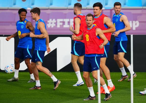 Mandatory Credit: Photo by Javier Garcia Shutterstock (13643375as) Harry Kane of England during training England Training, FIFA World Cup, WM, Weltmeisterschaft, Fussball 2022, Football, Al Wakrah Sports Complex, Al Wakrah, Qatar - 01 Dec 2022 Editorial Use Only England Training, FIFA World Cup 2022, Football, Al Wakrah Sports Complex, Al Wakrah, Qatar - 01 Dec 2022 Editorial Use Only Copyright: xJavierxGarcia Shutterstockx 13643375as