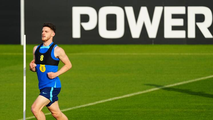 Mandatory Credit: Photo by Javier Garcia Shutterstock (13643375ch) Declan Rice of England England Training, FIFA World Cup, WM, Weltmeisterschaft, Fussball 2022, Football, Al Wakrah Sports Complex, Al Wakrah, Qatar - 01 Dec 2022 Editorial Use Only England Training, FIFA World Cup 2022, Football, Al Wakrah Sports Complex, Al Wakrah, Qatar - 01 Dec 2022 Editorial Use Only Copyright: xJavierxGarcia Shutterstockx 13643375ch