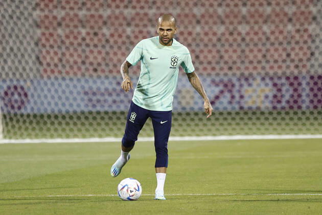 Brazil s player Dani Alves participates in his national team, Nationalteam s training session at Al Arabi stadium in Doha, Qatar, in the frame of Qatar 2022 FIFA World Cup, WM, Weltmeisterschaft, Fussball 01 December 2022. Brazil is facing Cameroon on 02 December in their group G s third and last match. Brazil s training session !ACHTUNG: NUR REDAKTIONELLE NUTZUNG!  Copyright: xRODRIGOxJIMENEZx EVE1559 20221201-d19155dadcf1d2c04c0280fc3c2d14ec13e4c26d
