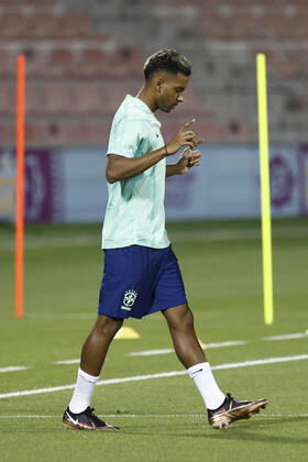 Brazil s striker Rodrygo Goes participates in his national team, Nationalteam s training session at Al Arabi stadium in Doha, Qatar, in the frame of Qatar 2022 FIFA World Cup, WM, Weltmeisterschaft, Fussball 01 December 2022. Brazil is facing Cameroon on 02 December in their group G s third and last match. Brazil s training session !ACHTUNG: NUR REDAKTIONELLE NUTZUNG!  Copyright: xRODRIGOxJIMENEZx EVE1554 20221201-60742e925874378ac94b01cb45832e58a0d8889d