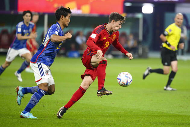 GAVI (ESP) vs MORITA Hidemasa (JPN) FOOTBALL : Japon vs Espagne - Groupe E - coupe du Monde Qatar 2022 - 01 12 2022 JBAutissier Panoramic 
