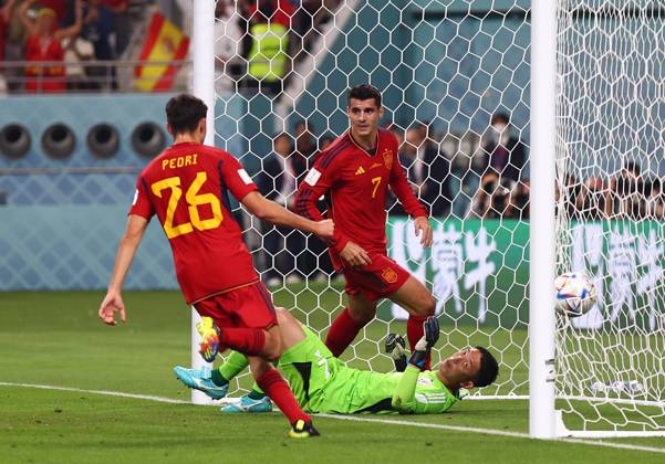 Doha, Qatar, 1st December 2022. Alvaro Morata of Spain celebrates scoring the first goal during the FIFA World Cup, WM, Weltmeisterschaft, Fussball 2022 match at Khalifa International Stadium, Doha. Picture credit should read: David Klein Sportimage EDITORIAL USE ONLY. No use with unauthorised audio, video, data, fixture lists, club league logos or live services. Online in-match use limited to 120 images, no video emulation. No use in betting, games or single club league player publications. SPI-2077-0021