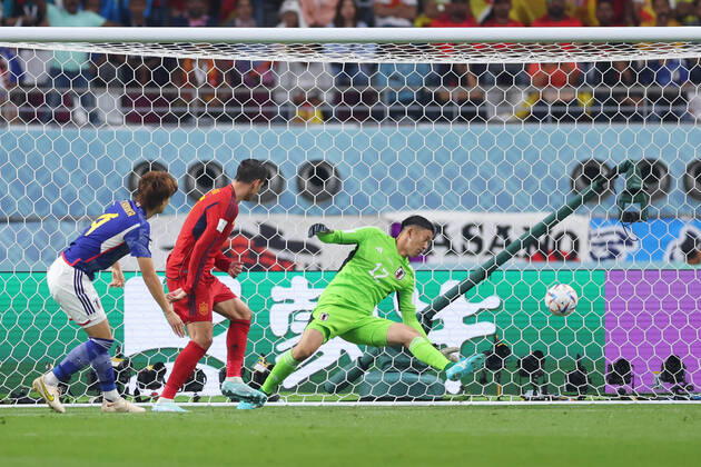 Alvaro Morata (ESP), Shuichi Gonda (JPN), DECEMBER 1, 2022 - Football Soccer : FIFA World Cup, WM, Weltmeisterschaft, Fussball Qatar 2022 Group E match between Japan - Spain at Khalifa International Stadium in Al Rayyan, Qatar.  (205265855)