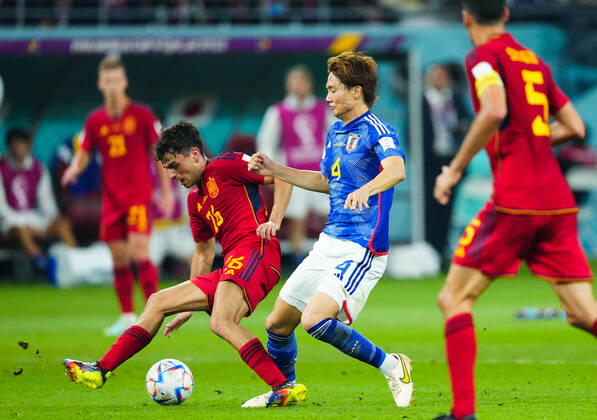 Mandatory Credit: Photo by Javier Garcia Shutterstock (13640384ap) Pedri of Spain is fouled by Ko Itakura of Japan Japan v Spain, FIFA World Cup, WM, Weltmeisterschaft, Fussball 2022, Group E, Football, Khalifa International Stadium, Ar-Rayyan, Qatar - 01 Dec 2022 Editorial Use Only Japan v Spain, FIFA World Cup 2022, Group E, Football, Khalifa International Stadium, Ar-Rayyan, Qatar - 01 Dec 2022 Editorial Use Only Copyright: xJavierxGarcia Shutterstockx 13640384ap