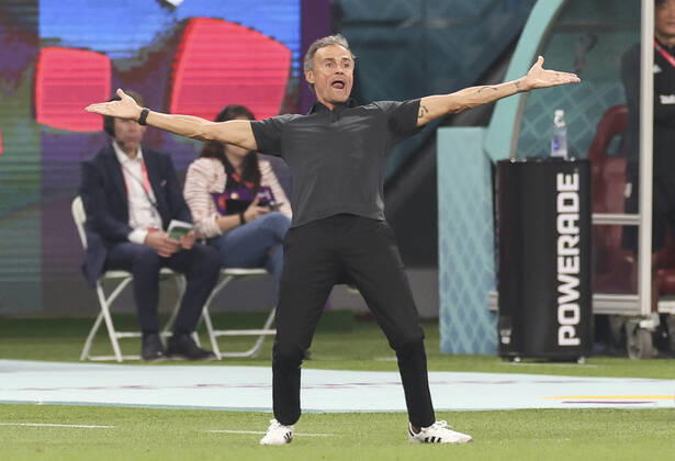 Football - 2022 FIFA World Cup, WM, Weltmeisterschaft, Fussball Qatar - Group E - Round Three - Japan vs Spain - Khalifa International Stadium, Ar Rayyan - Thursday 1st December 2022 Spain head coach Luis Enrique reacts during the game 