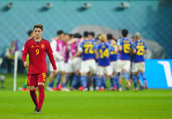 Sport Bilder des Tages Mandatory Credit: Photo by Javier Garcia Shutterstock (13640384ay) Gavi of Spain looks dejected after Ritsu Doan of Japan equalises 1-1 Japan v Spain, FIFA World Cup, WM, Weltmeisterschaft, Fussball 2022, Group E, Football, Khalifa International Stadium, Ar-Rayyan, Qatar - 01 Dec 2022 Editorial Use Only Japan v Spain, FIFA World Cup 2022, Group E, Football, Khalifa International Stadium, Ar-Rayyan, Qatar - 01 Dec 2022 Editorial Use Only Copyright: xJavierxGarcia Shutterstockx 13640384ay